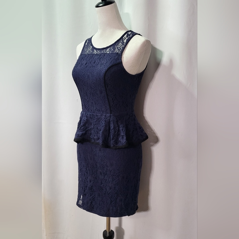 Xhiliration Women's Navy Blue Lace Sleeveless Mini Peplum Dress Size Small EUC🐈 - Picture 6 of 11